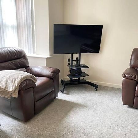 4-Room Detached Furnished Home With Parking لايستر المظهر الخارجي الصورة