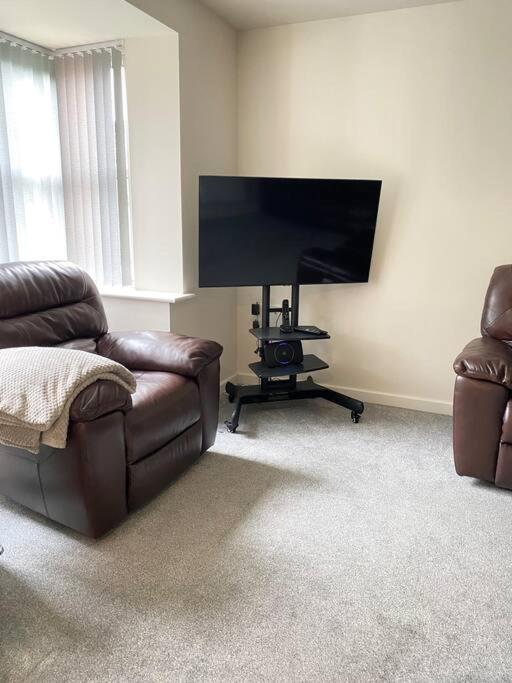 4-Room Detached Furnished Home With Parking لايستر المظهر الخارجي الصورة